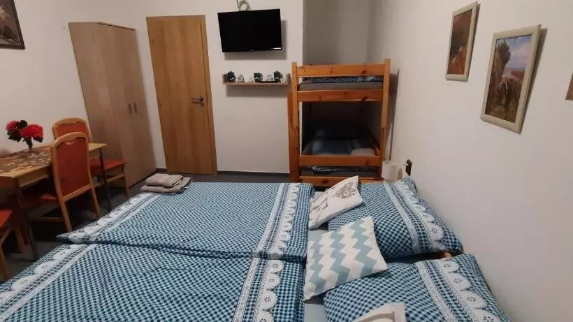 Majatalo Penzion U Statku