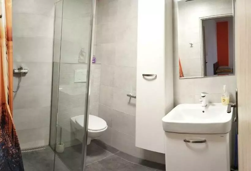 Retkeilymaja 100dola