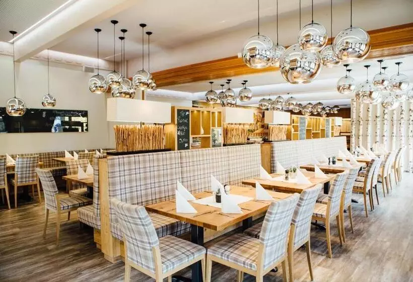 ユースホステル Traunfall