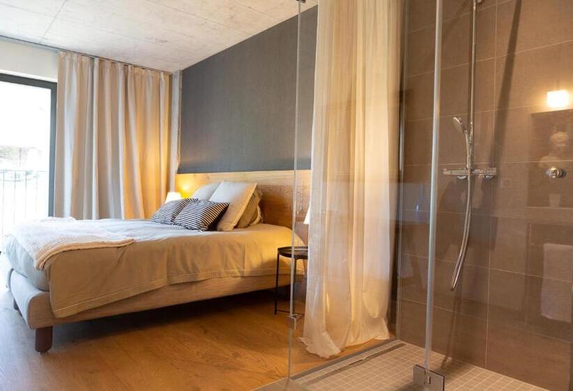 Отель De L’ours Preles