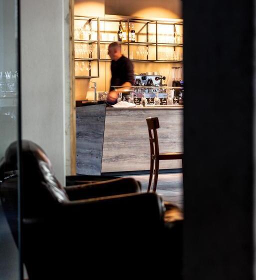 Отель De L’ours Preles