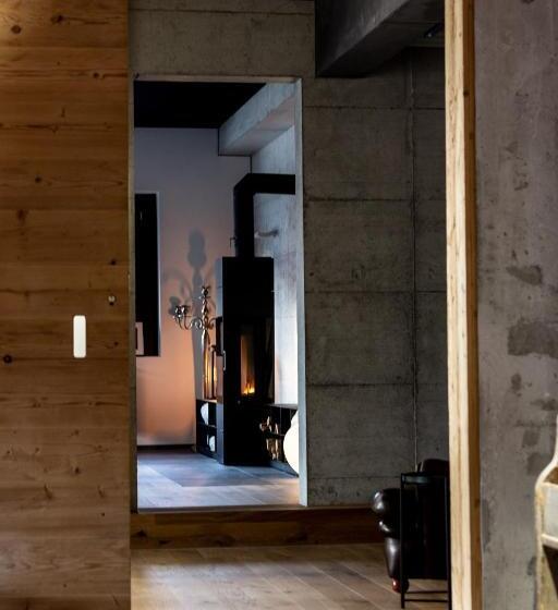 Отель De L’ours Preles