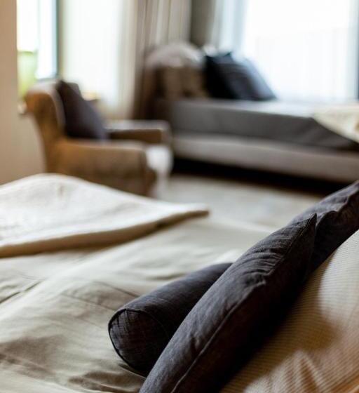 Отель De L’ours Preles