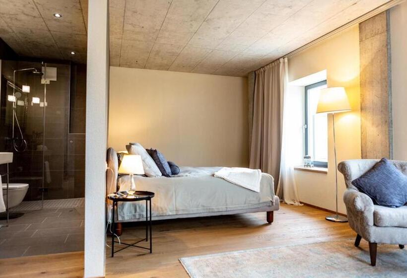 Отель De L’ours Preles