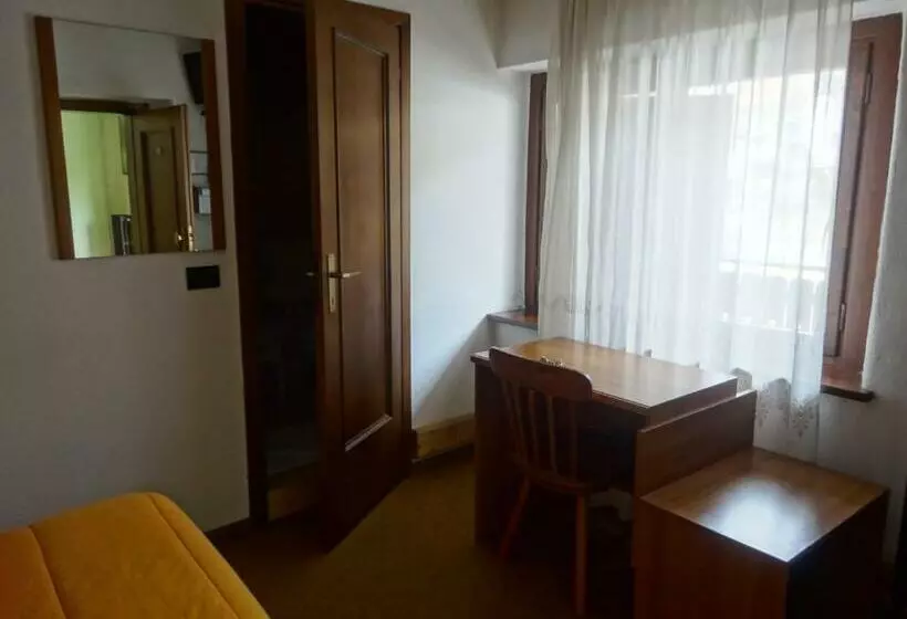 ホテル Genzianella