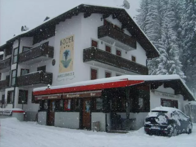 ホテル Genzianella