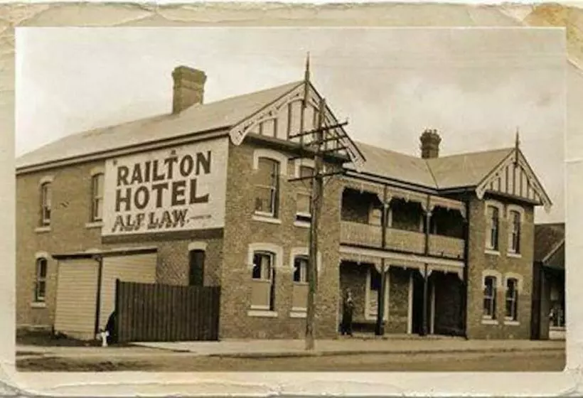 Railton Hotel   Heritage Pub Accommodation