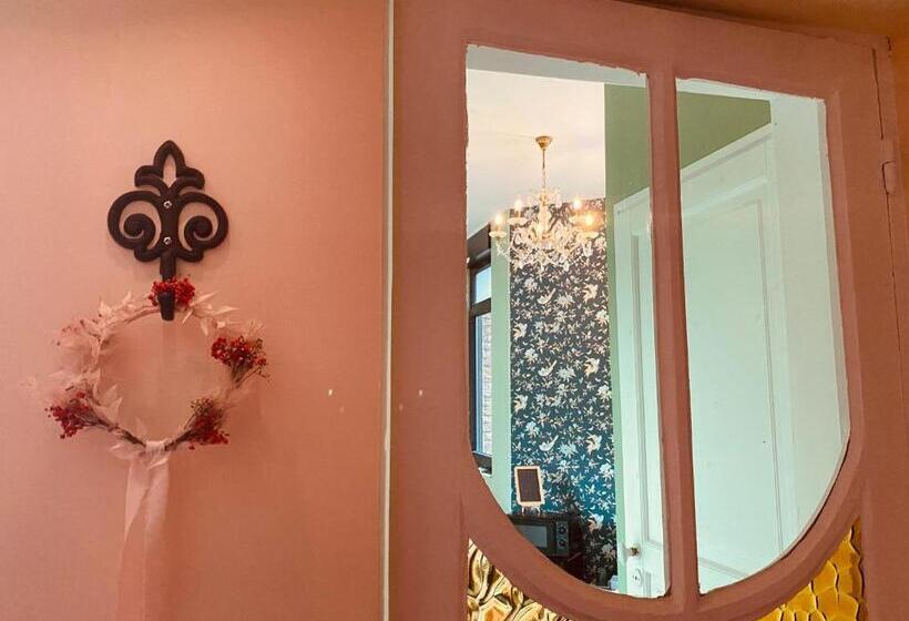 بنسيون La Villa Des Roses   Suite & Spa