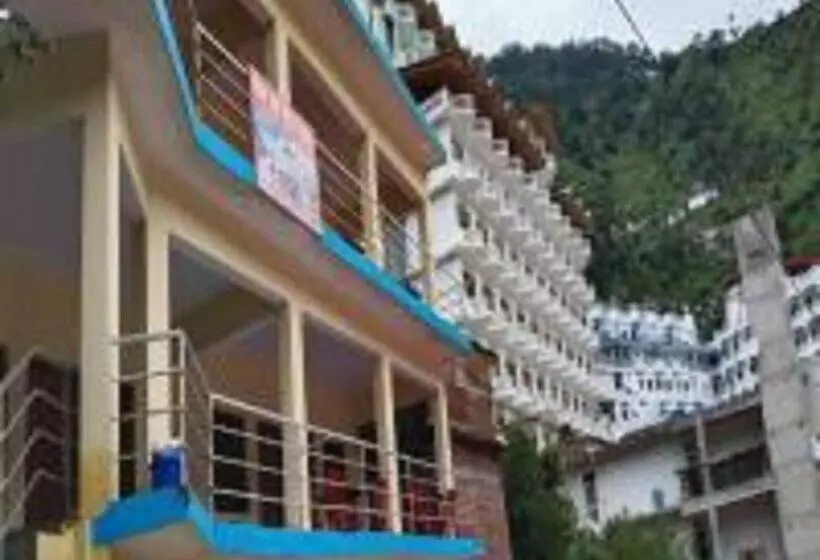 ベッドアンドブレックファースト Rudra Palace By Stayapart   Reach At Sitapur Parking