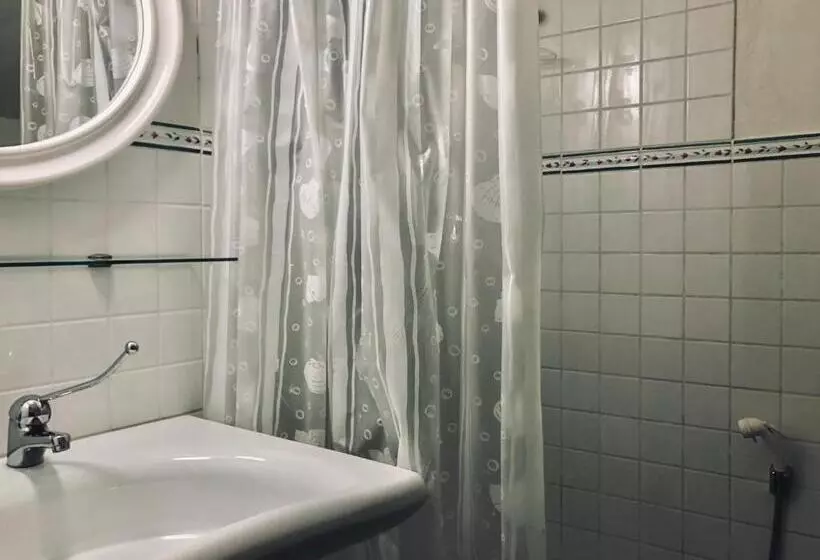 Hotelli Agriturismo Castelvecchio, Casa Vacanza Con Piscina A Fabriano