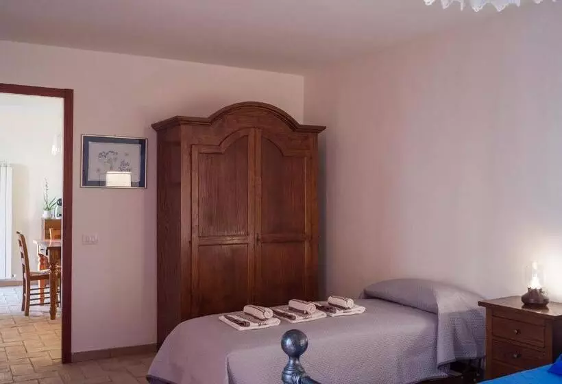 Hotelli Agriturismo Castelvecchio, Casa Vacanza Con Piscina A Fabriano