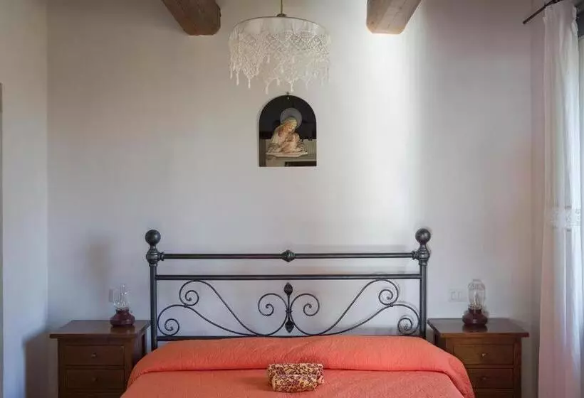 Hotelli Agriturismo Castelvecchio, Casa Vacanza Con Piscina A Fabriano