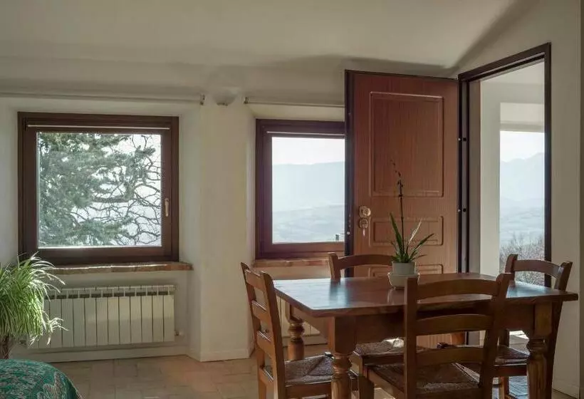 Hotelli Agriturismo Castelvecchio, Casa Vacanza Con Piscina A Fabriano