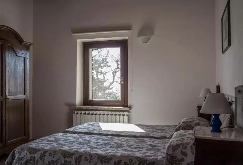 Hotelli Agriturismo Castelvecchio, Casa Vacanza Con Piscina A Fabriano