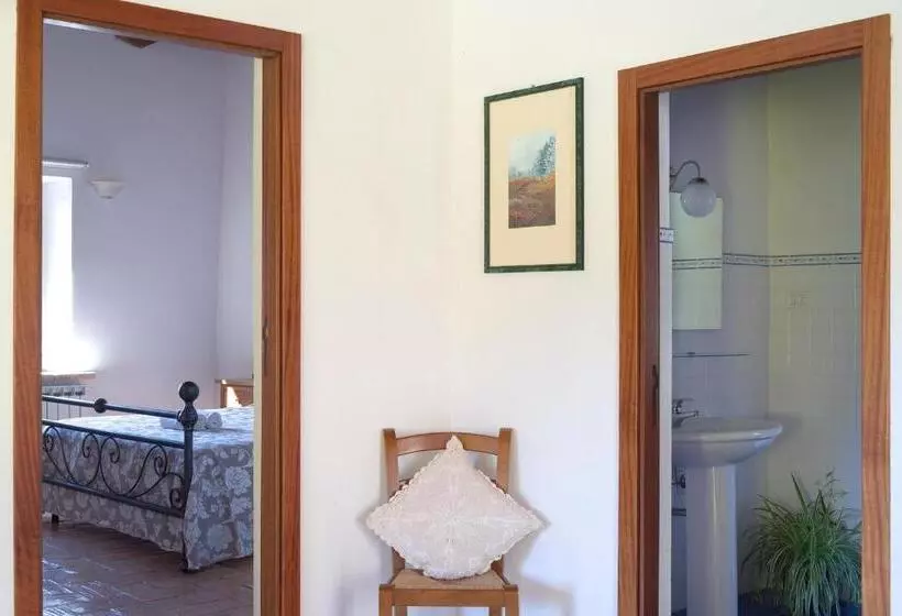 Hotelli Agriturismo Castelvecchio, Casa Vacanza Con Piscina A Fabriano