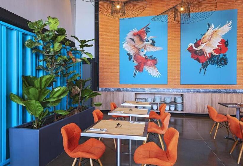 Отель Aloft Guadalajara Sur