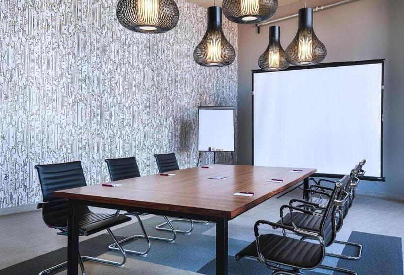 Отель Aloft Guadalajara Sur