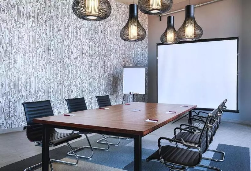 ホテル Aloft Guadalajara Sur