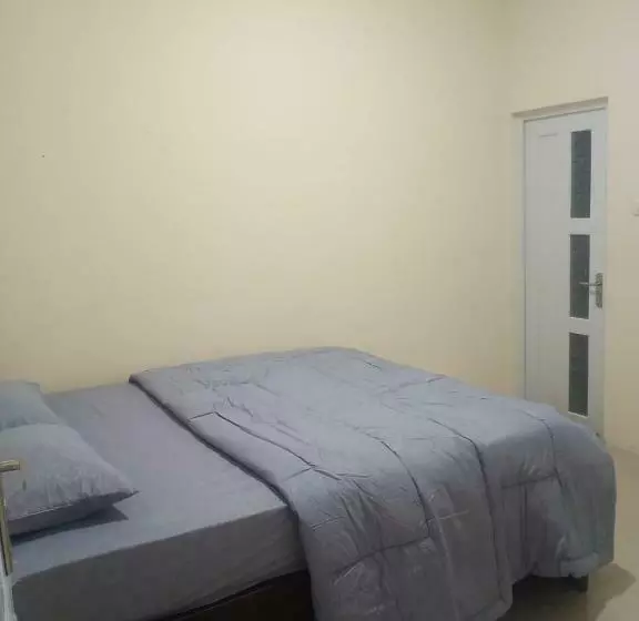Pensió Awzguesthouse