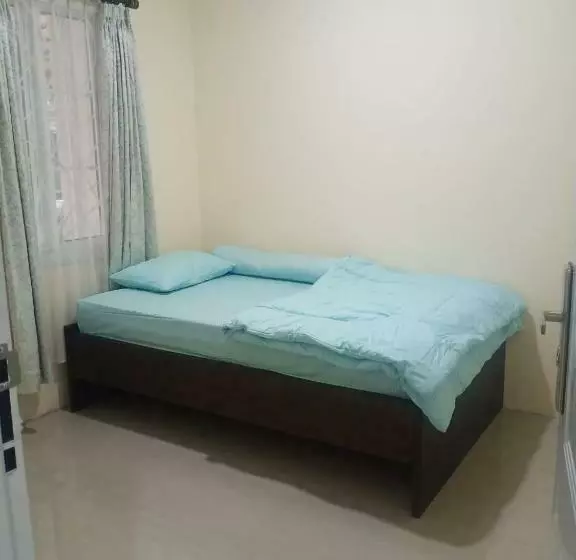 Pensió Awzguesthouse