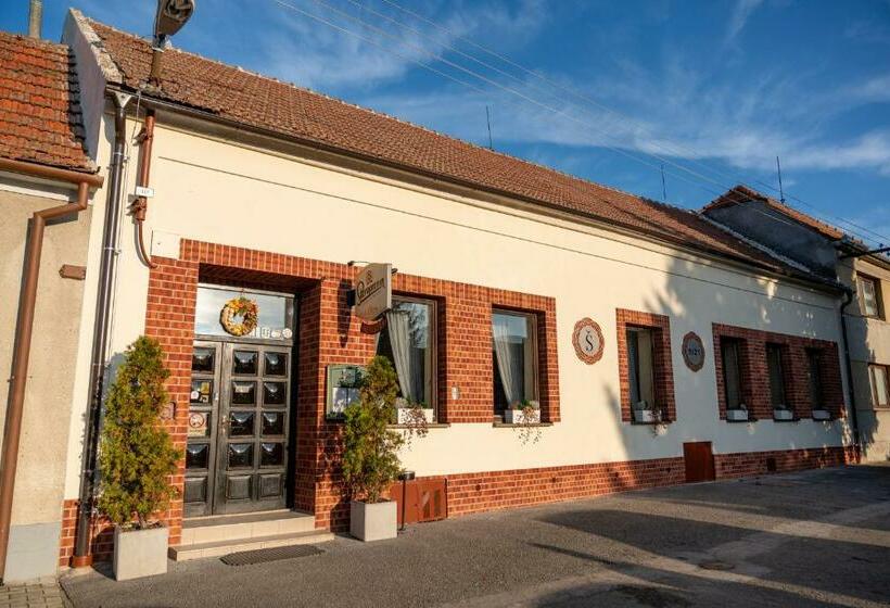 Restaurace Pension Vinařství U šťastných
