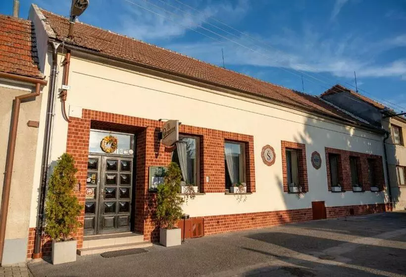 Restaurace Pension Vinařství U šťastných