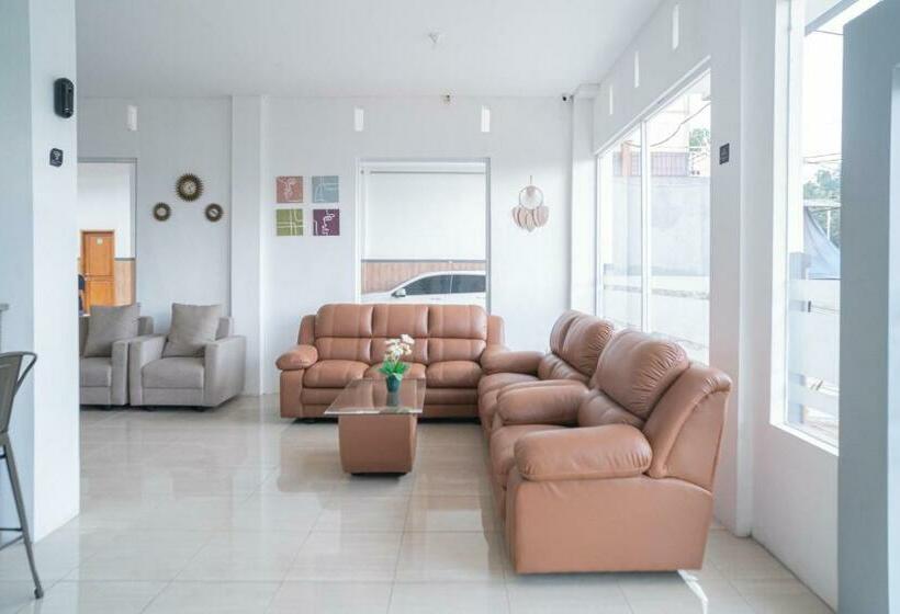 Urbanview Hotel Sky Batu Malang By Reddoorz