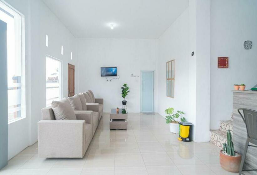 Urbanview Hotel Sky Batu Malang By Reddoorz