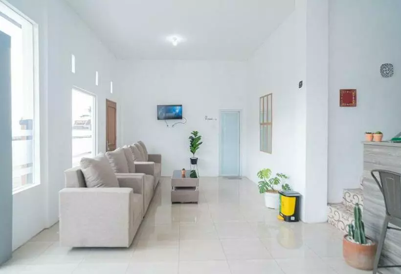 Urbanview Hotel Sky Batu Malang By Reddoorz