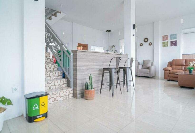 Urbanview Hotel Sky Batu Malang By Reddoorz