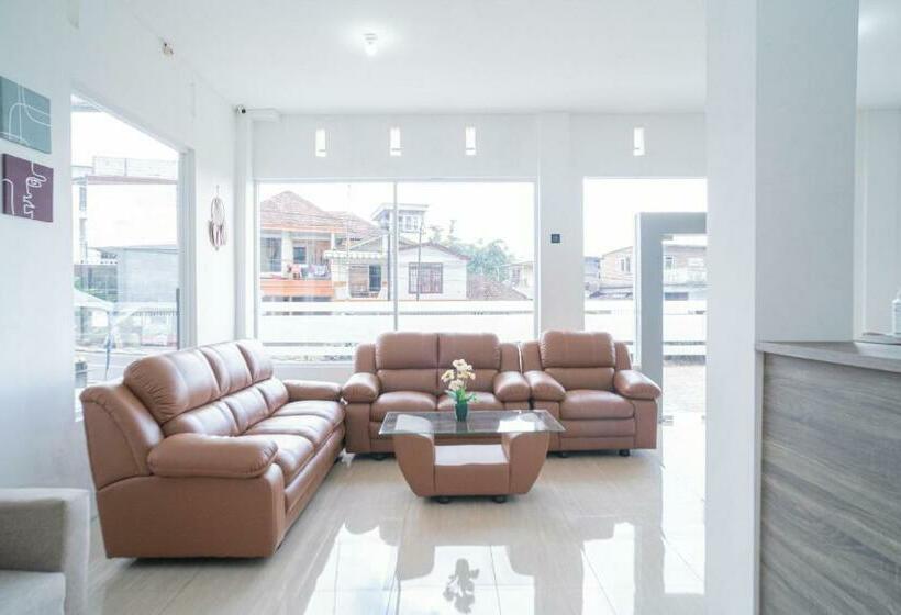 Urbanview Hotel Sky Batu Malang By Reddoorz