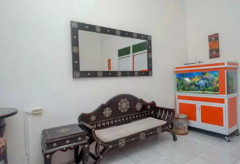 ホテル Reddoorz Syariah Near Exit Toll Ngemplak Solo
