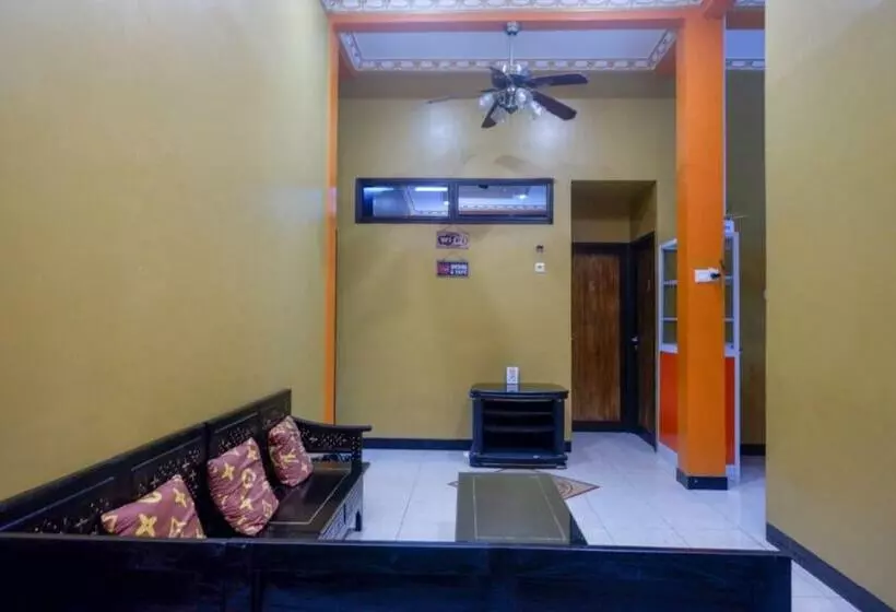 ホテル Reddoorz Syariah Near Exit Toll Ngemplak Solo