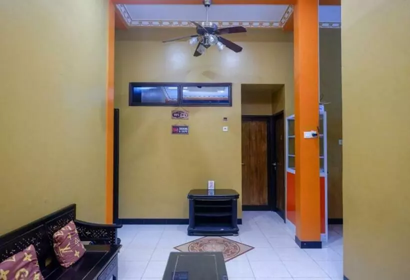 ホテル Reddoorz Syariah Near Exit Toll Ngemplak Solo