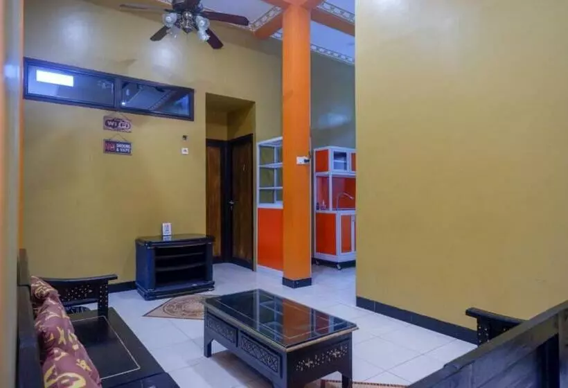 ホテル Reddoorz Syariah Near Exit Toll Ngemplak Solo