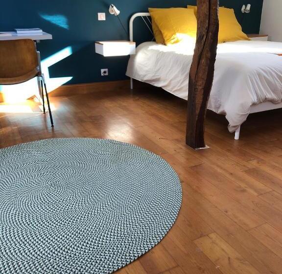 膳宿费 L Adret Du Bois