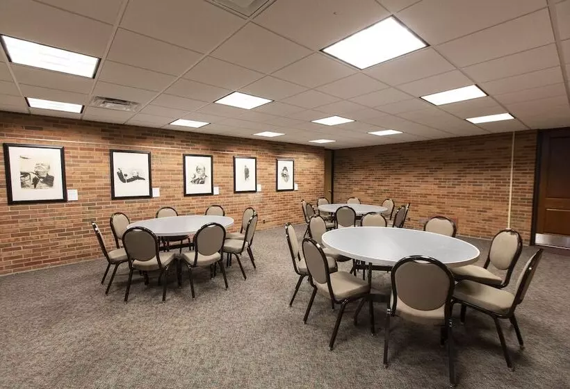Hillsdale College Dow Hotel And Conference Center