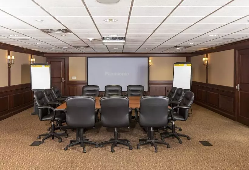 Hillsdale College Dow Hotel And Conference Center