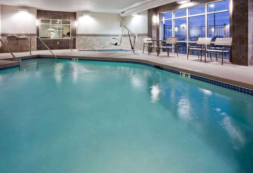 Отель Americinn By Wyndham Waupun