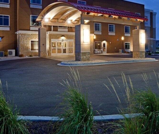 Отель Americinn By Wyndham Waupun