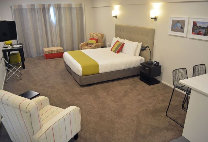 Отель Clarion Suites Ambassador