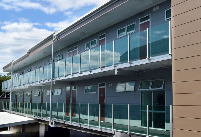 Отель Clarion Suites Ambassador