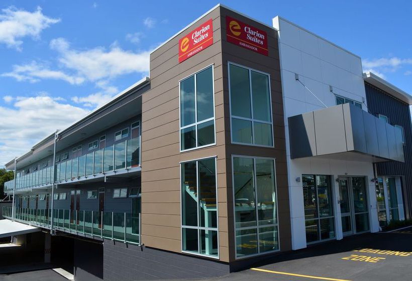 Отель Clarion Suites Ambassador