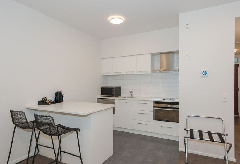 Отель Clarion Suites Ambassador