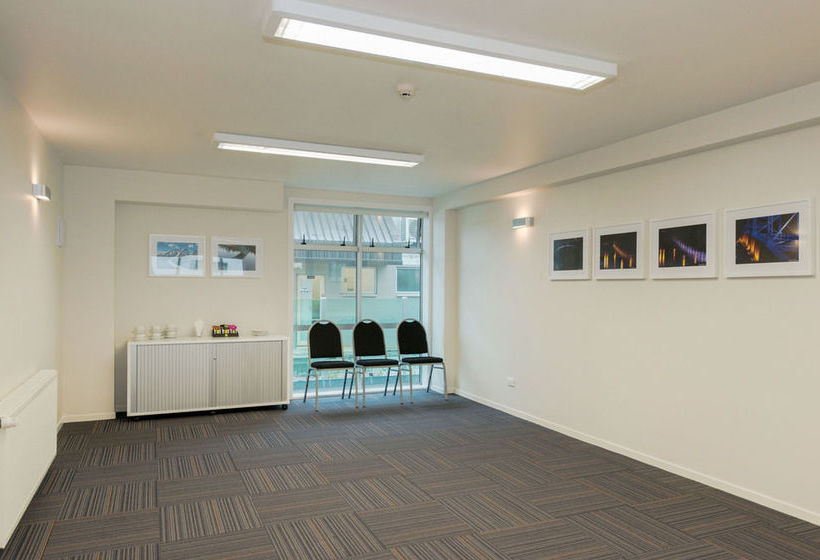 Отель Clarion Suites Ambassador