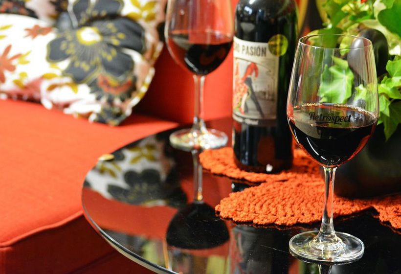 Отель Clarion Suites Ambassador