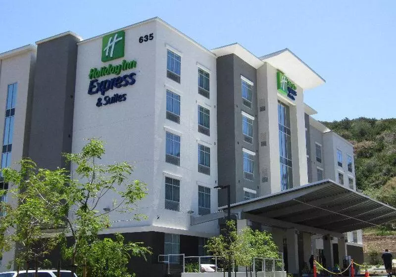 ホテル Holiday Inn Express & Suites San Diego   Mission Valley, An Ihg