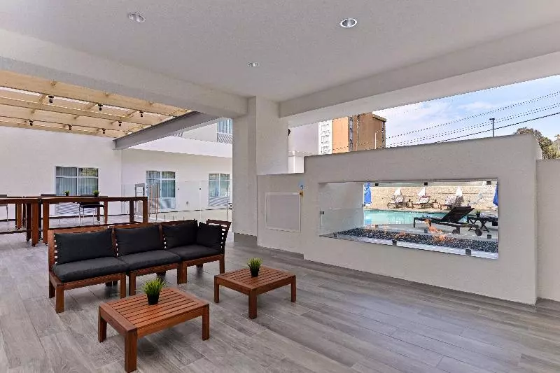 ホテル Holiday Inn Express & Suites San Diego   Mission Valley, An Ihg