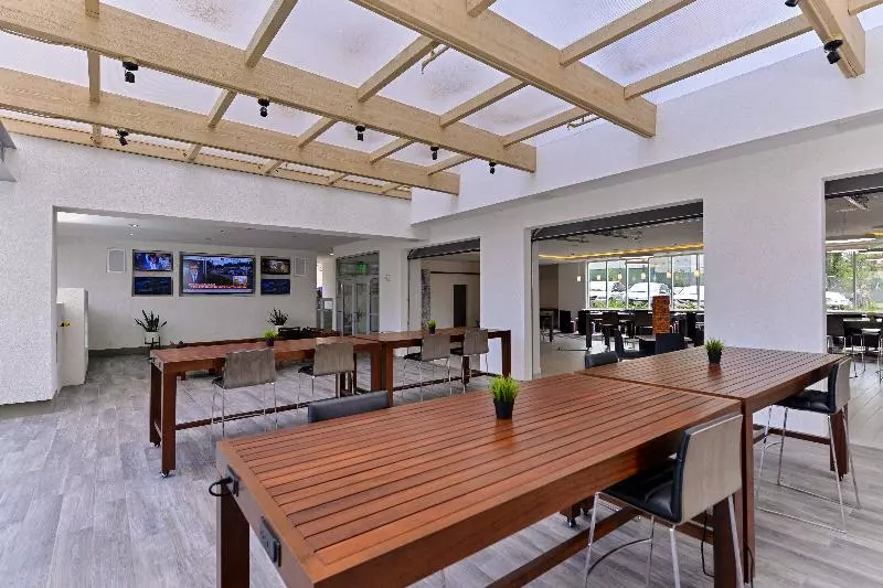 ホテル Holiday Inn Express & Suites San Diego   Mission Valley, An Ihg