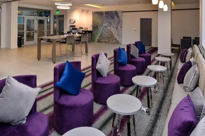 ホテル Holiday Inn Express & Suites San Diego   Mission Valley, An Ihg